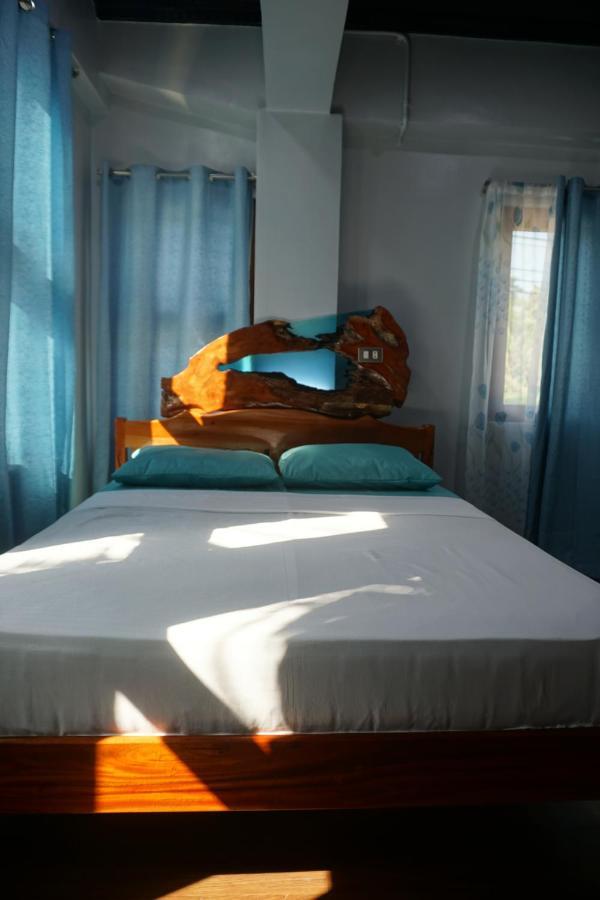 L Cafe Restobar & Lyn'S Guest House San Juan  Dış mekan fotoğraf