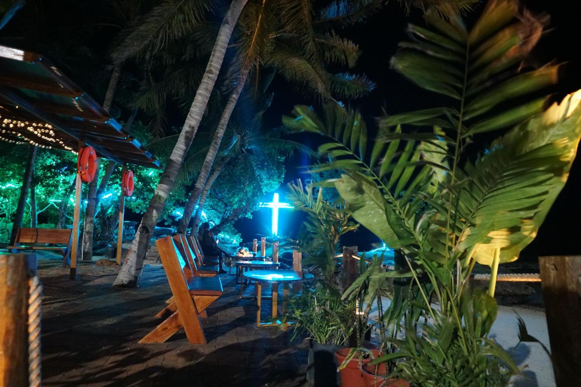L Cafe Restobar & Lyn'S Guest House San Juan  Dış mekan fotoğraf