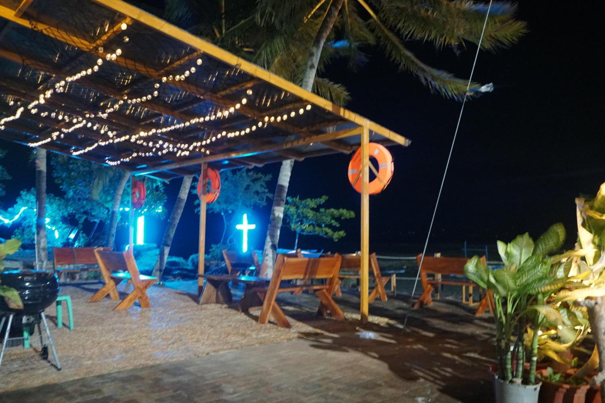 L Cafe Restobar & Lyn'S Guest House San Juan  Dış mekan fotoğraf