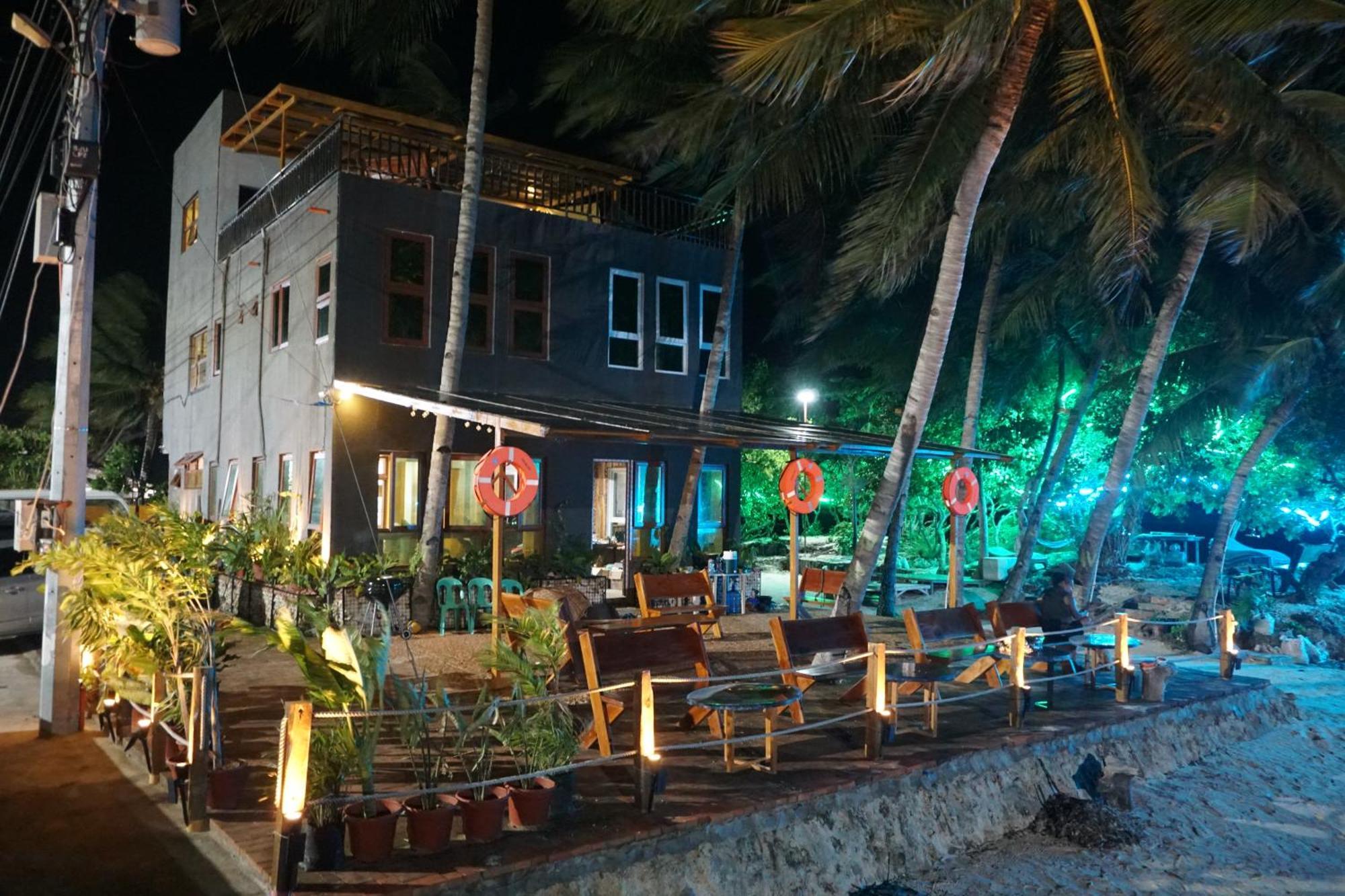 L Cafe Restobar & Lyn'S Guest House San Juan  Dış mekan fotoğraf